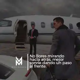 no_llores_mirando_hacia_atras_mejor_sonrie_dando_un_paso_al_frente
