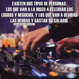 existen_dos_tipos_de_personas_los_que_van_a_la_disco_a_celebrar_los_logros_y_negocios_y_los_que_van_a_olvidar_las_deudas_y_gastar_su_salario