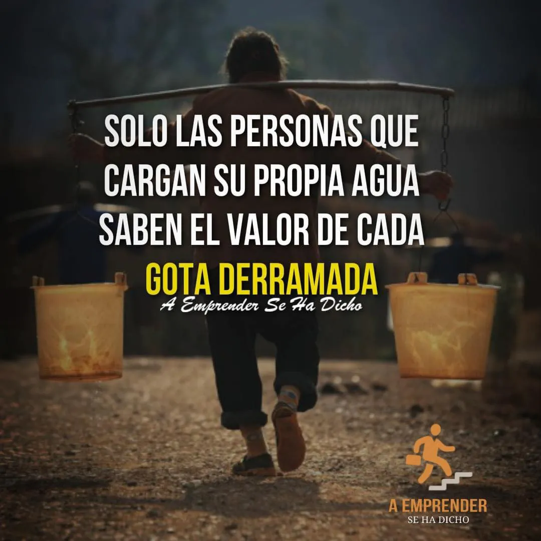 Las personas que cargan su propia agua. . .