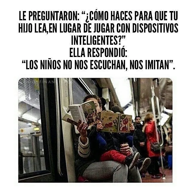 Una madre es preguntada sobre cómo hace para que su hijo lea en lugar de jugar con dispositivos inteligentes.