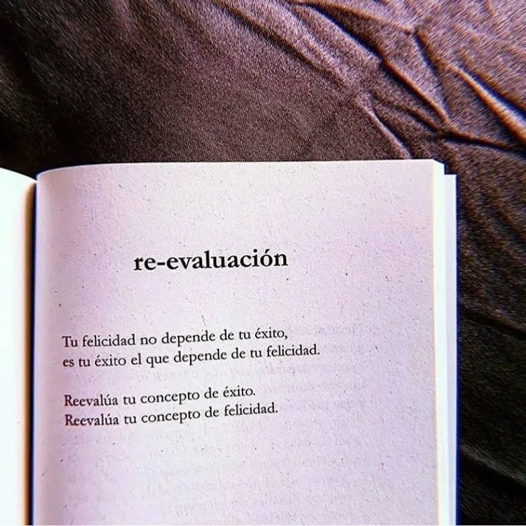 La felicidad no depende del éxito.