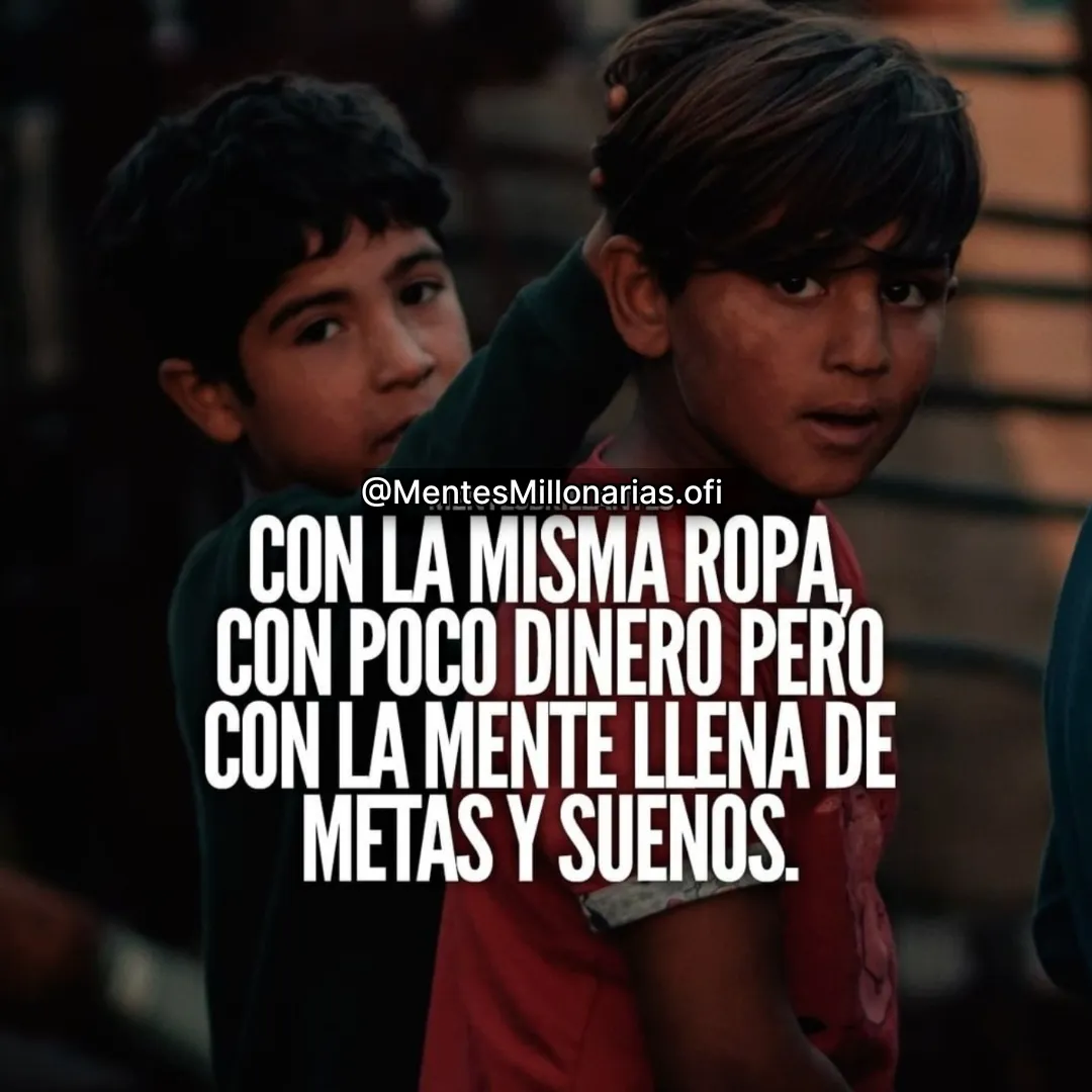 Dos niños con la misma ropa y poco dinero, pero con la mente llena de metas y sueños.