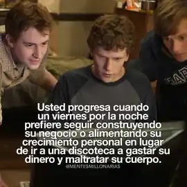 usted_progresa_cuando_un_viernes_por_la_noche_prefiere_seguir_construyendo_su_negocio_o_alimentando_su_crecimiento_personal_en_lugar_de_ir_a_una_discoteca_a_gastar_su_dinero_y_maltratar_su_cuerpo